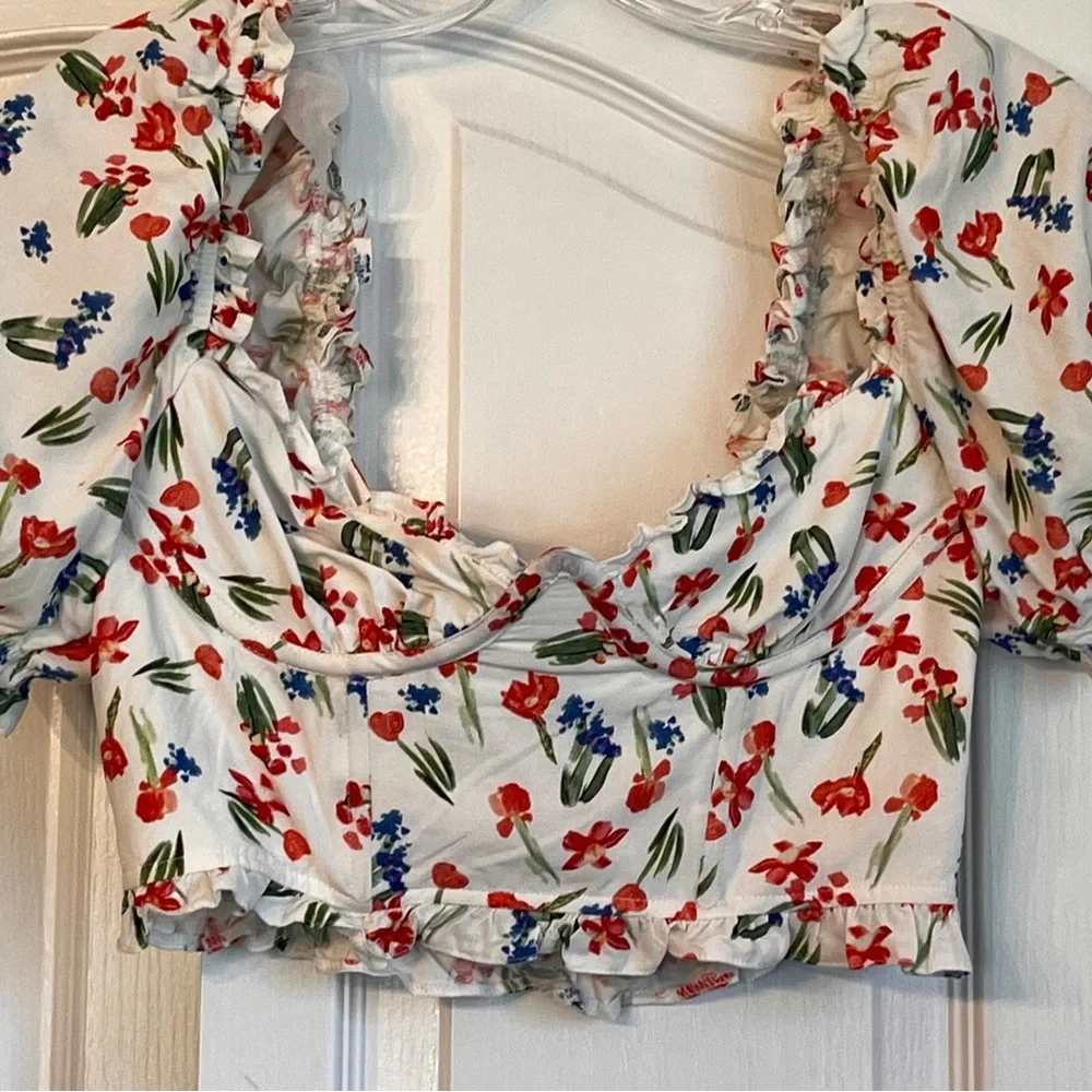 ASTR WOMENS TOP, CROPPED, FLORAL, size small - Picture 1 of 6